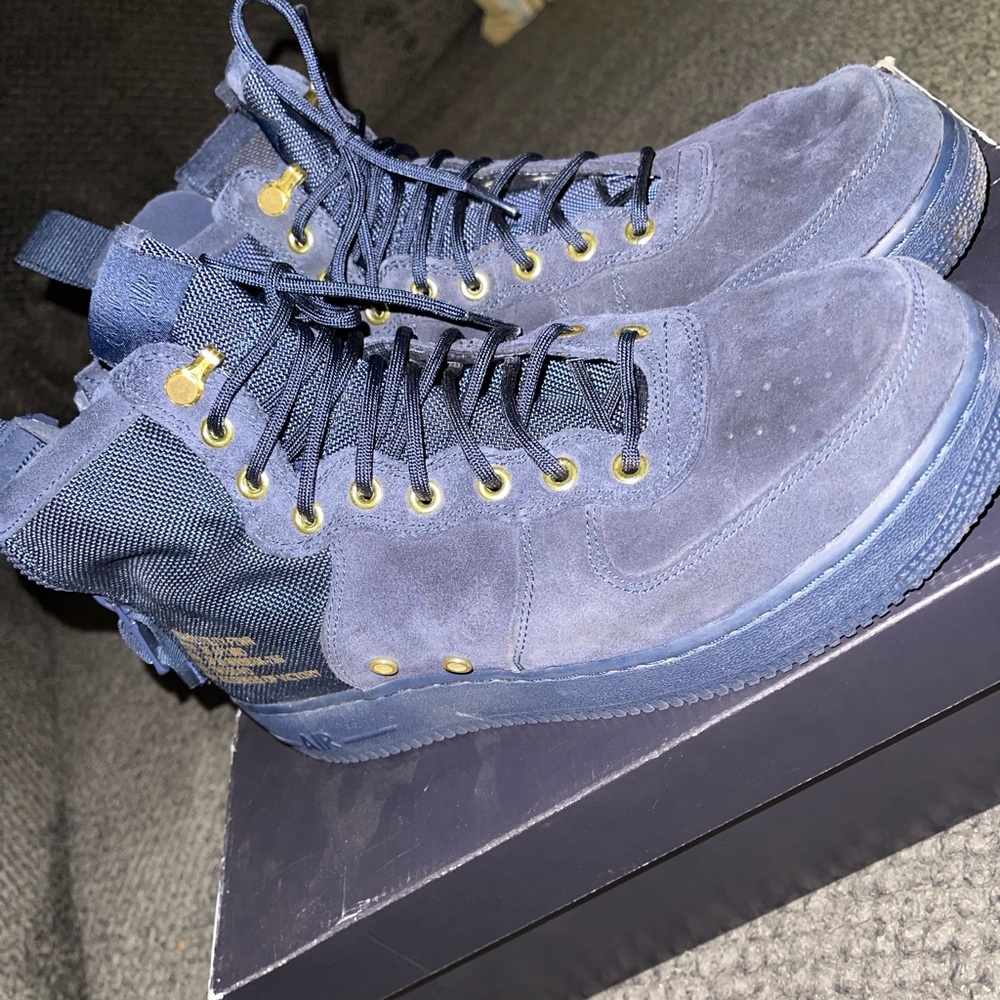 SF NIKE AF1 MID OBSIDIAN